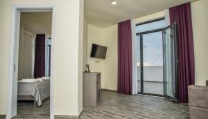 谢赫维蒂利Hotel Scala的酒店客房享有海景