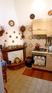 a kitchen with a stove and a stove top oven at Casa San Francesco in Agnone