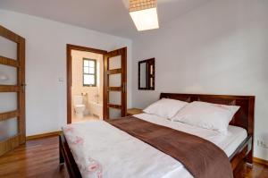 Posteľ alebo postele v izbe v ubytovaní Apartament Haffnera 10