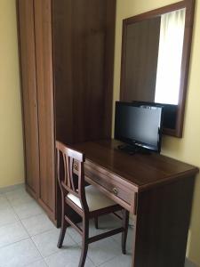 TV a/nebo společenská místnost v ubytování Hotel PINO LORICATO