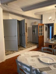 Photo de la galerie de l'établissement Maison Ventoux 1 Luxe Calme Central Linge fourni, à Malaucène