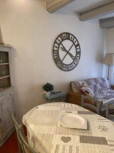 Photo de la galerie de l'établissement Maison Ventoux 1 Luxe Calme Central Linge fourni, à Malaucène