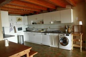 Virtuvė arba virtuvėlė apgyvendinimo įstaigoje Le Nid des Combes