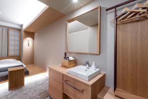 ONSEN RYOKAN Yuen Sapporo客房内的一张或多张床位