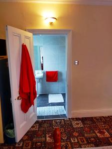 A bathroom at Bryncoed Guest House 