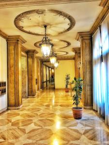 a hallway of a building with a large ceiling at Hotel Miami in Rome