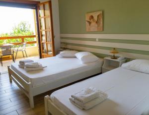 Postel nebo postele na pokoji v ubytování Mikro Βeach Ηotel