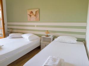 Postel nebo postele na pokoji v ubytování Mikro Βeach Ηotel