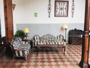 Een zitgedeelte bij Hotel Dario Granada