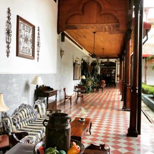 A seating area at Hotel Dario Granada