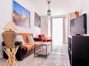 Telewizja i/lub zestaw kina domowego w obiekcie Apartamentos Jerez