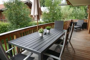 En balkong eller terrass på Bodenschneid Suiten Ringbergblick
