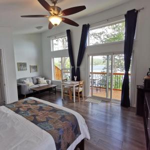 Gallery image of Knotty Pine Ocean Front Cabin - Adults Only in Ingonish Beach