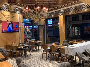 TV a/nebo společenská místnost v ubytování Glamour Classic Hotel Istanbul Sirkeci