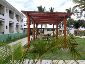 a wooden pavilion in the middle of a courtyard at Areia do Atlantico Hotel in Porto Seguro