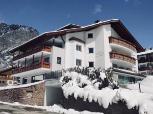 Nespecifikovaný výhled na hory nebo výhled na hory při pohledu z hotelu