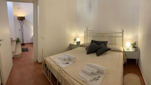 a bedroom with a large bed with towels on it at Le Dimore di San Domenico Affittacamere in LʼAquila