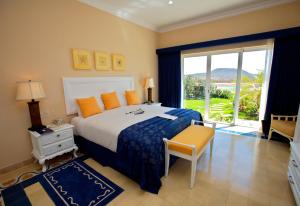 Una cama o camas en una habitación de Pueblo Bonito Emerald Luxury Villas & Spa All Inclusive 51 fotos más