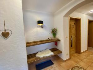 a hallway with a wooden shelf on the wall and a door at Ferienwohnung Vorberg in Schönau am Königssee
