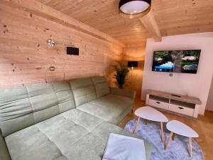a living room with a couch and two chairs at Ferienwohnung Vorberg in Schönau am Königssee
