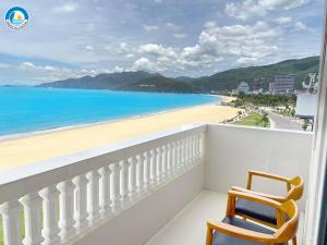 a balcony with a view of the beach at Thiên Hải 2 Hotel in Quy Nhon