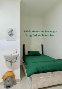 Letto o letti in una camera di Anugrah Inn