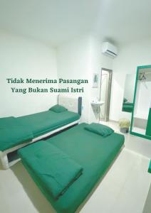 Letto o letti in una camera di Anugrah Inn