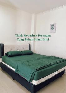 Letto o letti in una camera di Anugrah Inn