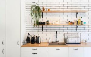 Una cocina o kitchenette en Your Perfect Relaxing Eclectic Gateway In Athens