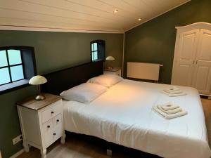 Säng eller sängar i ett rum på Túnhúske Jelsum