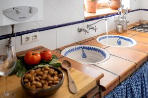 Kuchyň nebo kuchyňský kout v ubytování Casa rural El Fuerte de Atabuey + 46 fotografií