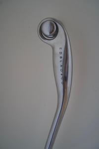 Una cuchara de plata con un termómetro. en Blommenshage en Grisslehamn