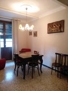 a dining room with a table and chairs at CA LA ROSALIA in Rodonyà