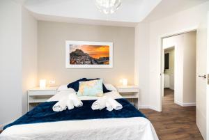 A bed or beds in a room at La Casa de los Mapas