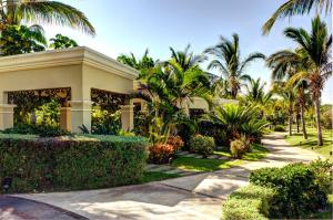 a villa with palm trees and a pathway at Pueblo Bonito Emerald Luxury Villas & Spa All Inclusive in Mazatlán