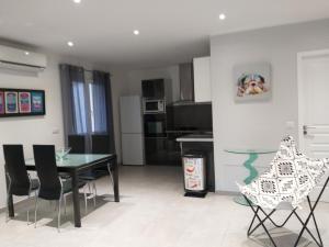 a kitchen and dining room with a table and chairs at Elsanais in Figari