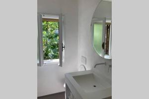 Fotografia z galérie ubytovania Boutique apartment with beach within walking distance, near Tropea v destinácii Parghelia