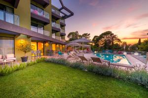 Bazén v ubytování Hotel Seventh nebo v jeho okolí