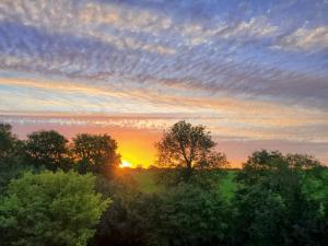 De zonsopgang of zonsondergang vanuit het pension