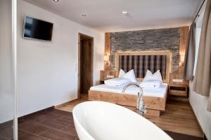 Posteľ alebo postele v izbe v ubytovaní Hotel & Appartements Heigenhauser