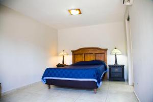 Uma cama ou camas num quarto em Hotel Cosmos Don Carlos