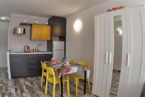 A kitchen or kitchenette at Geremy's boutique vivienda VV A-38-4-2068