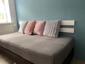 Postel nebo postele na pokoji v ubytování Ferienwohnung Hohensee EG