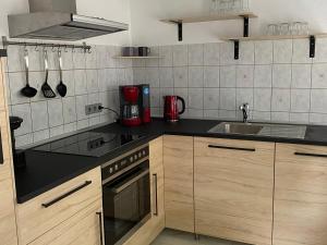 Kuchyň nebo kuchyňský kout v ubytování Ferienwohnung Hohensee EG