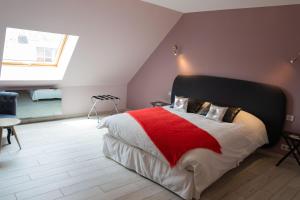 a bedroom with a large bed with a red blanket at Residence Le Silex in Sancerre