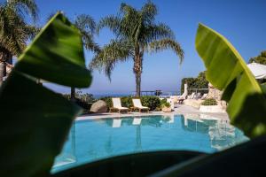 Bazén v ubytování L' Arcobaleno Resort nebo v jeho okolí + 37 fotografií