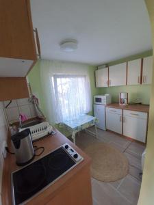 A kitchen or kitchenette at Ferienhaus Cziuppa