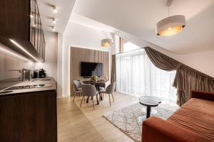 Televízia a/alebo spoločenská miestnosť v ubytovaní Apartment Tiliana
