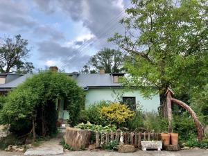 Ogród w obiekcie Pod Wiśnią Agroturystyka Kalwaria Pacławska
