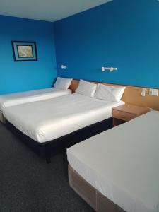 Postel nebo postele na pokoji v ubytování Annerley Motor Inn